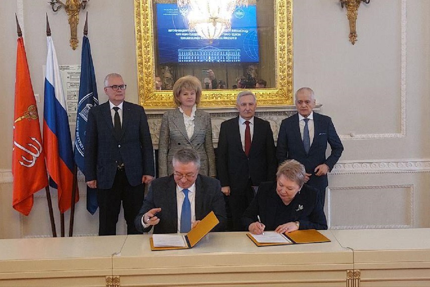 В петербургском филиале Российской академии наук открылся новый центр РАО}