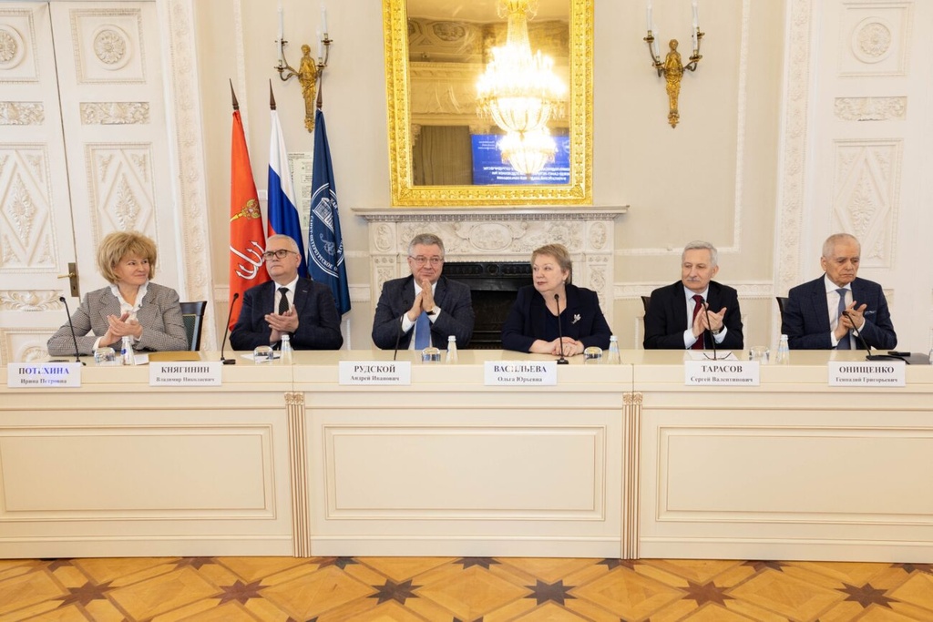 Академический альянс. На Университетской набережной открылся совместный центр РАН и РАО