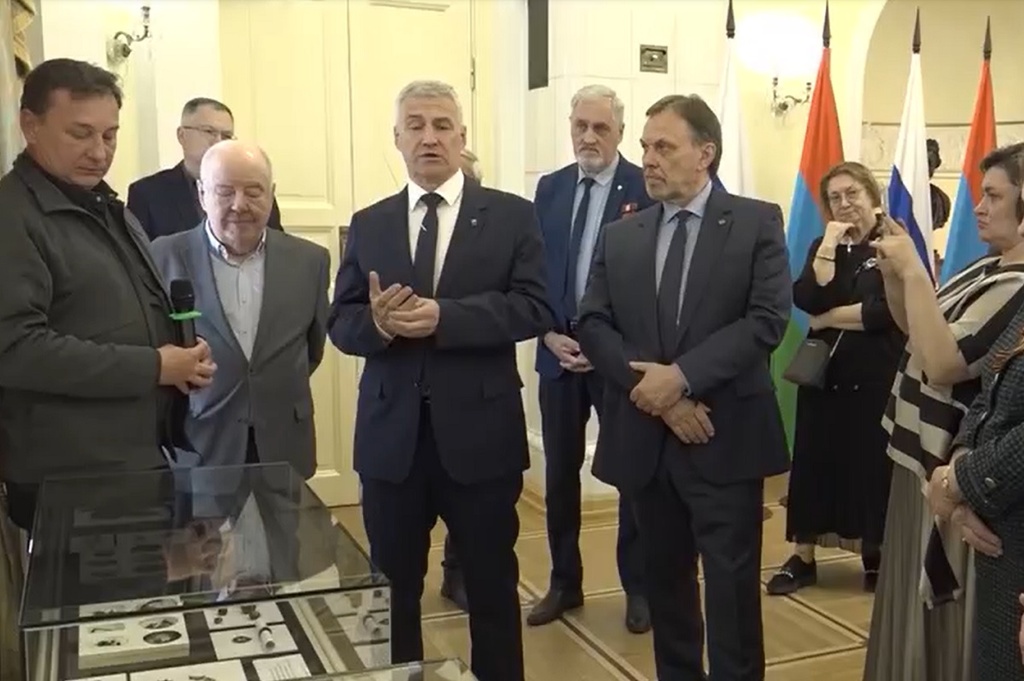 Кунсткамера подарила Карелии 150 артефактов XI–XIV веков}