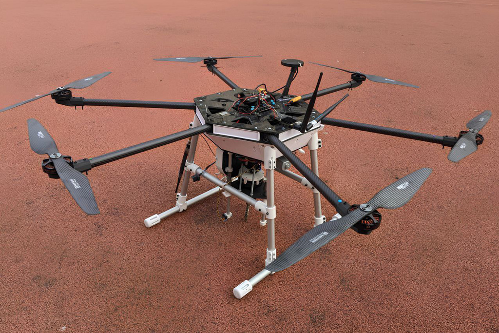 Исследователи СПб ФИЦ РАН разработали дрон со встроенным сейсмодатчиком перспективный для геологоразведки в Арктике