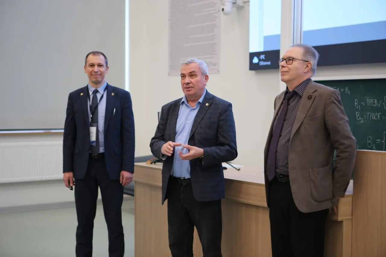 Член-корреспондент РАН Николай Кузнецов представил в Новосибирске доклад о трансформации образования в сфере искусственного интеллекта