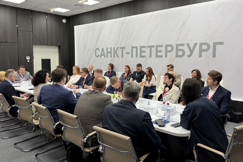 На ПМЭФ руководитель Лаборатории прикладного искусственного интеллекта СПб ФИЦ РАН представил новую модель подготовки кадров для экономики высоких зарплат в эпоху ИИ